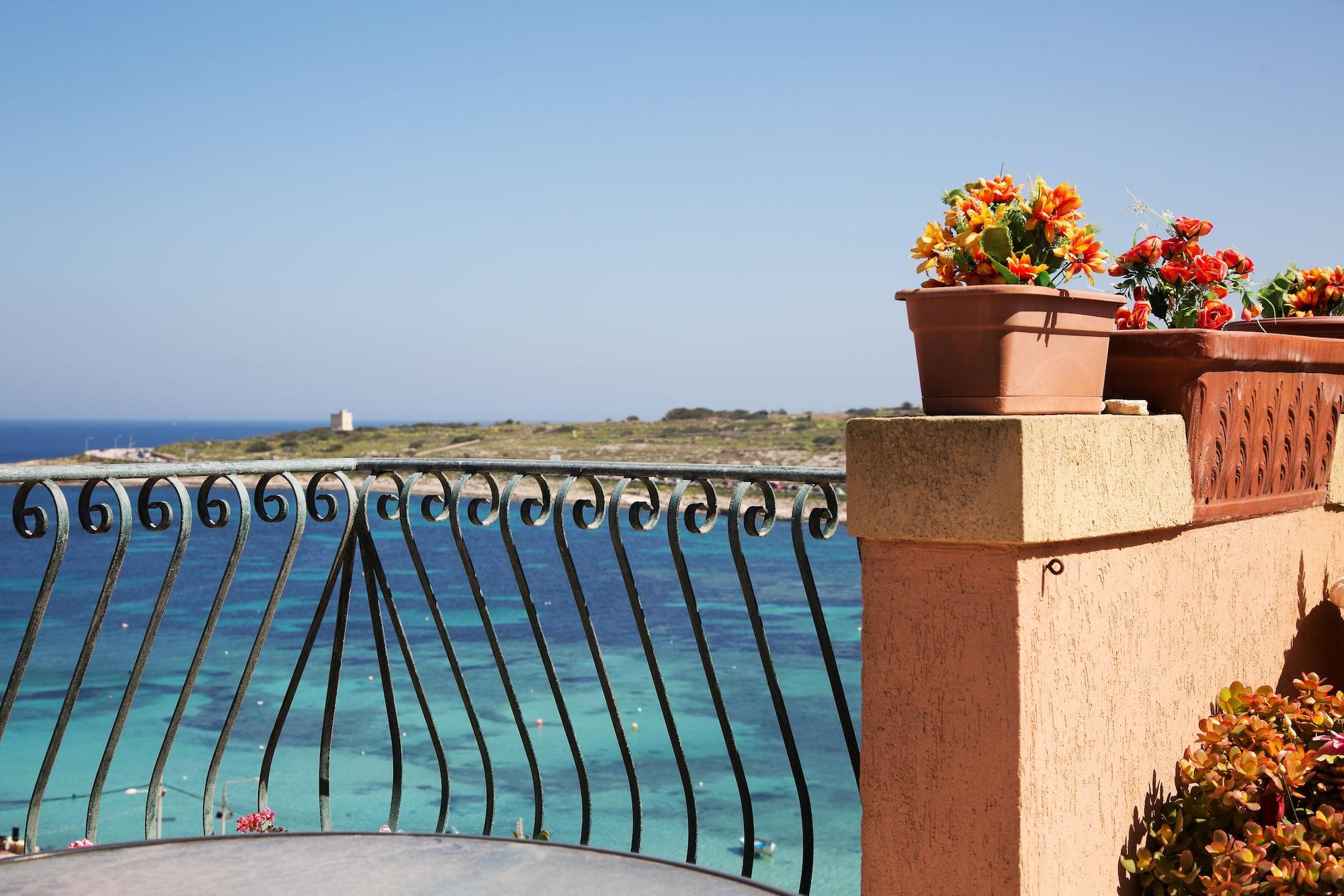 White Dolphin Complex Hotel apartamentowy 3*